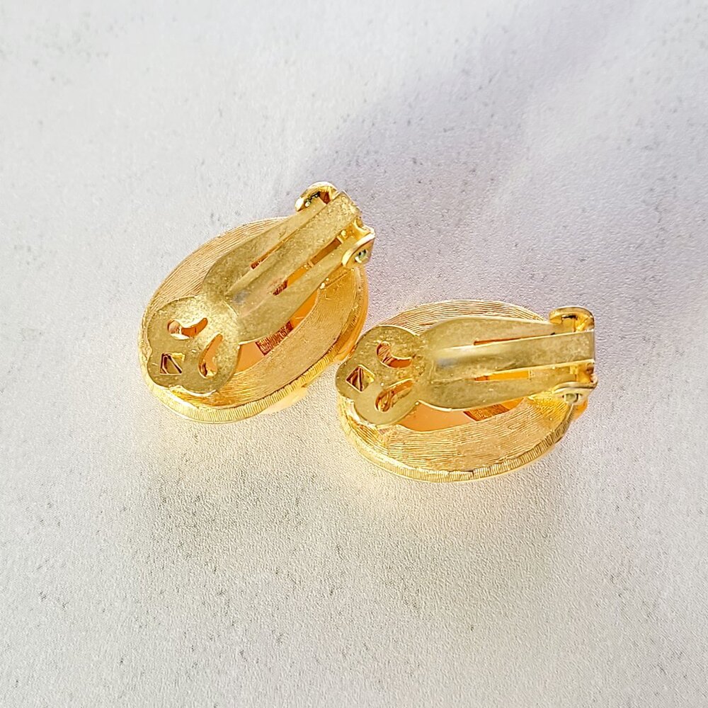 Vintage 80s Peach Gold Enamel Clip On Earrings Retro Oval Statement - Picture 3 of 6